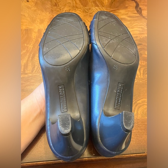 Navy blue comfort plus heels size 8 1/2 - Picture 3 of 5